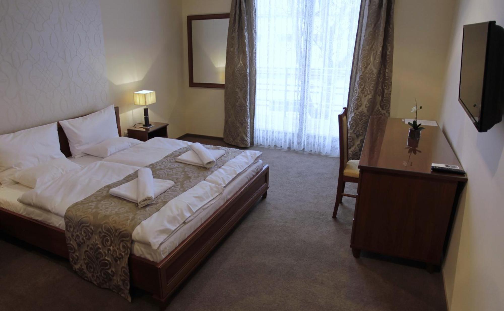 Hotel Brill Oroshaza Phòng bức ảnh