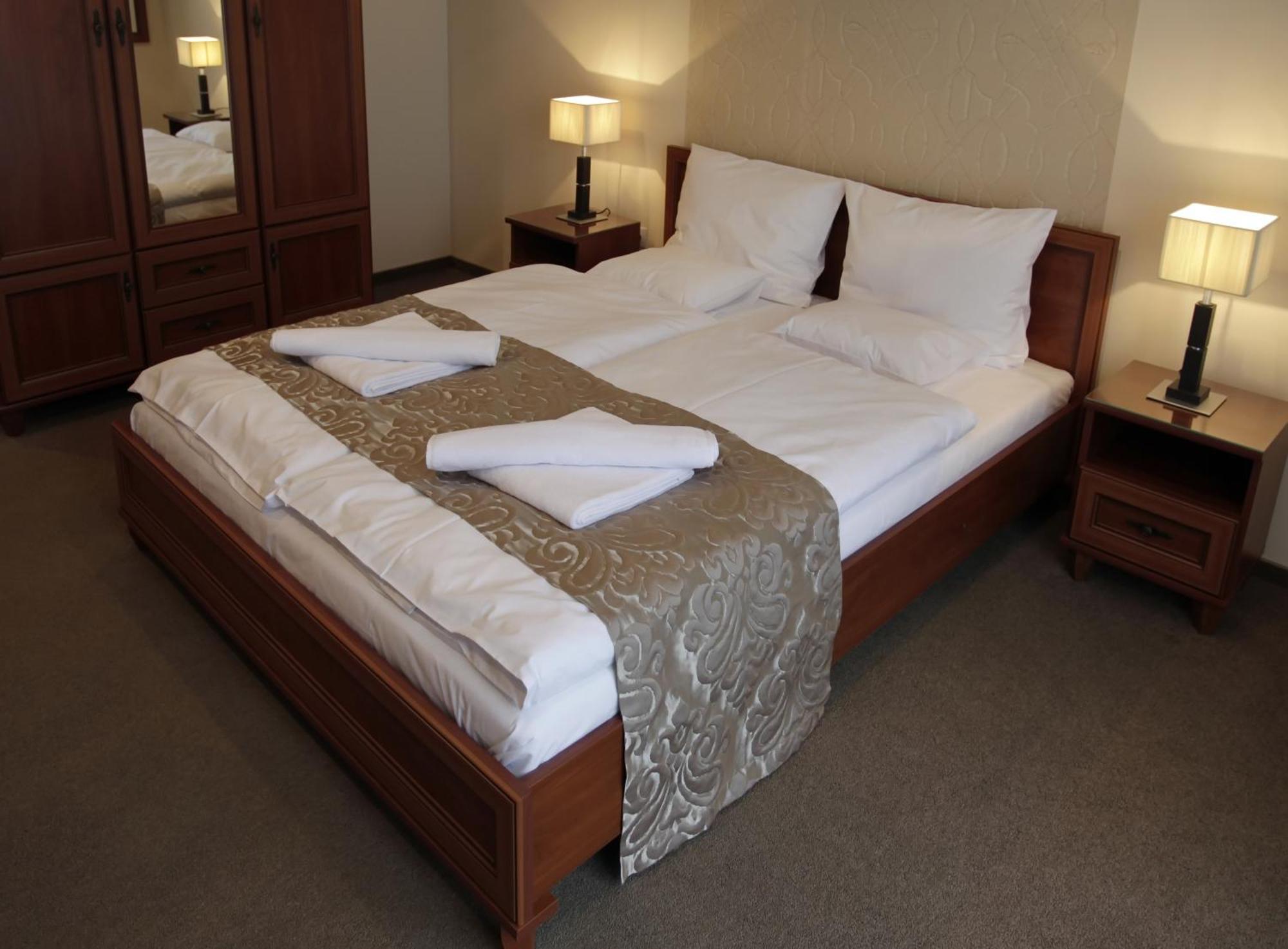 Hotel Brill Oroshaza Phòng bức ảnh