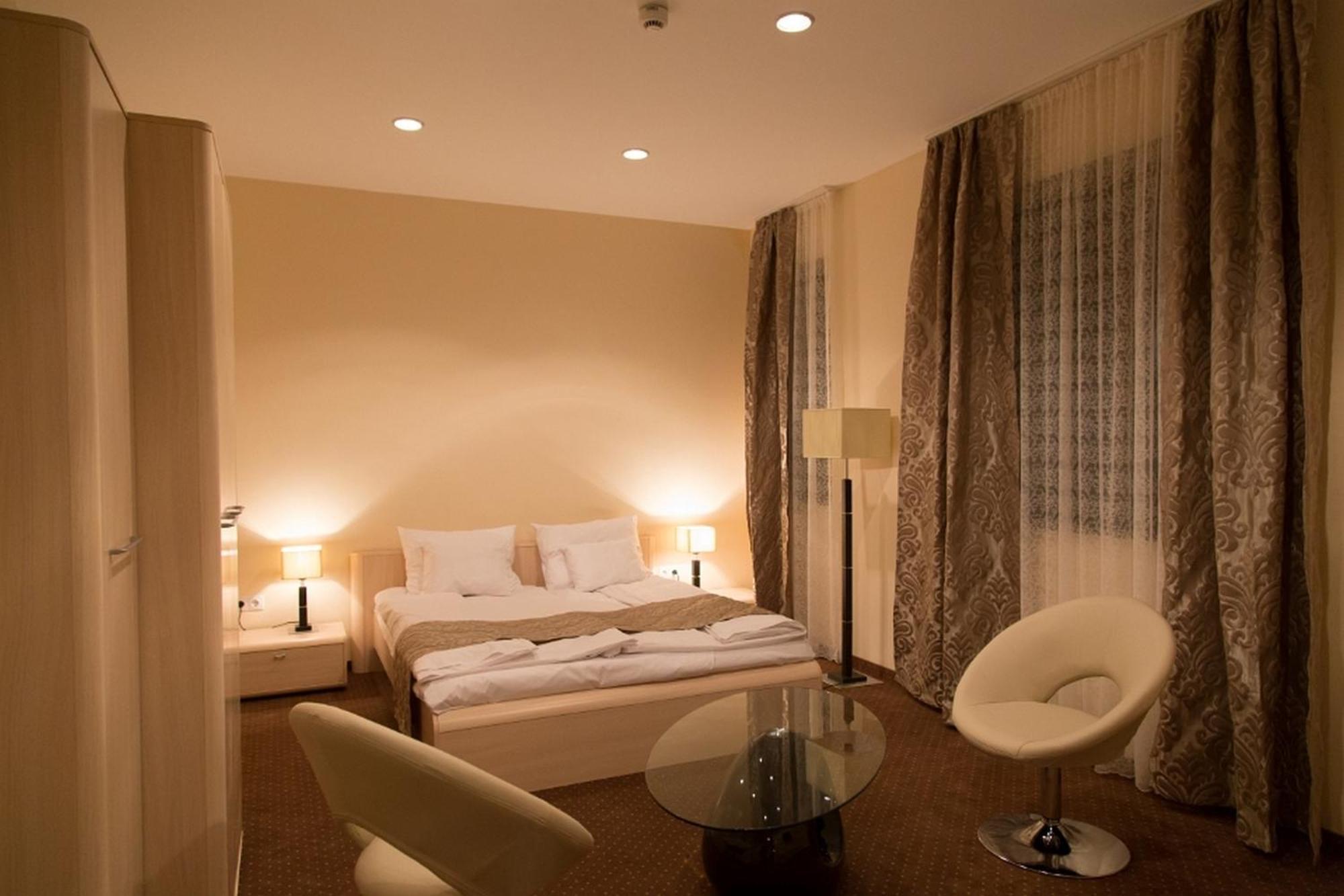 Hotel Brill Oroshaza Phòng bức ảnh