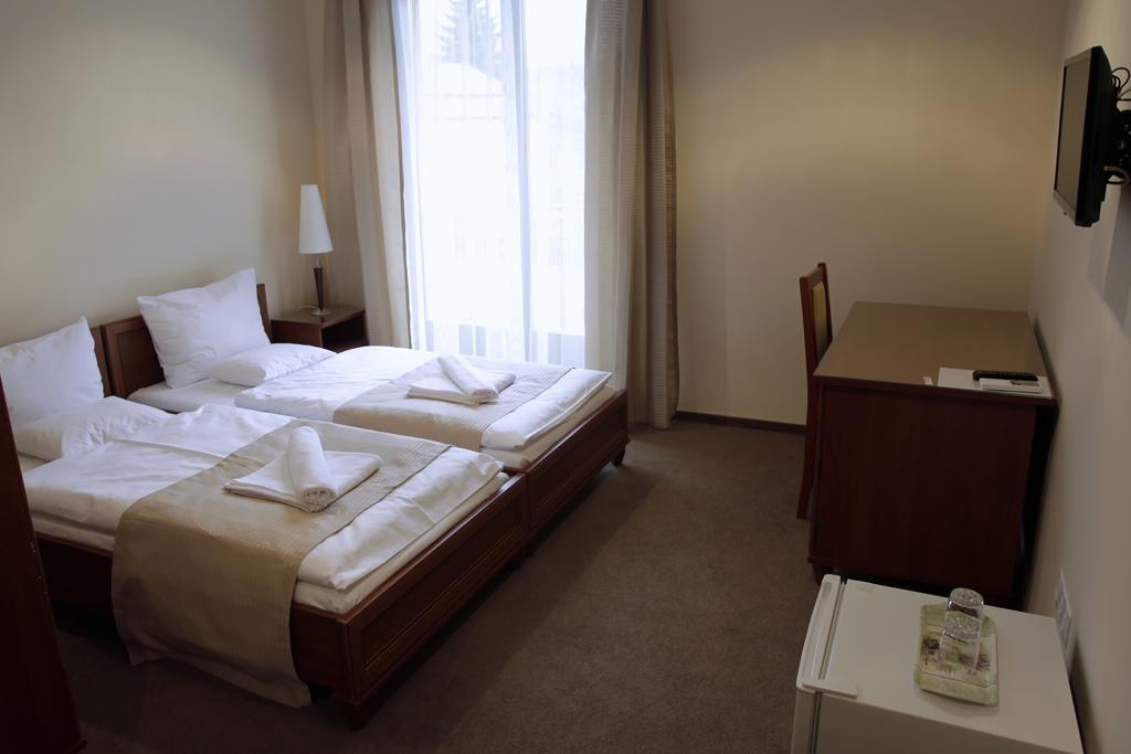 Hotel Brill Oroshaza Ngoại thất bức ảnh