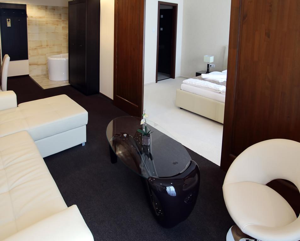 Hotel Brill Oroshaza Phòng bức ảnh