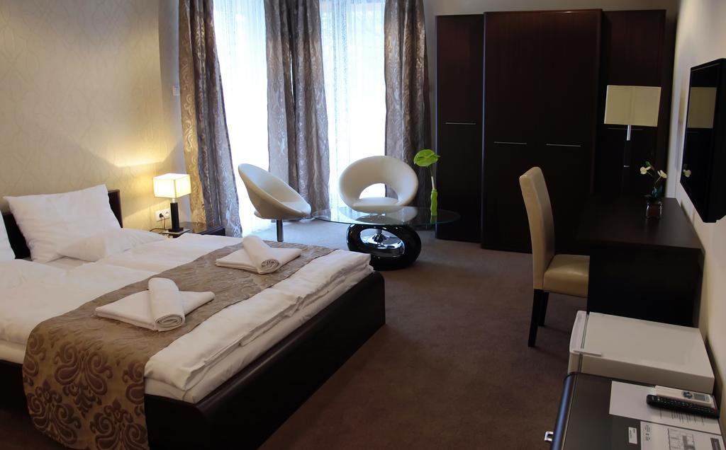 Hotel Brill Oroshaza Phòng bức ảnh