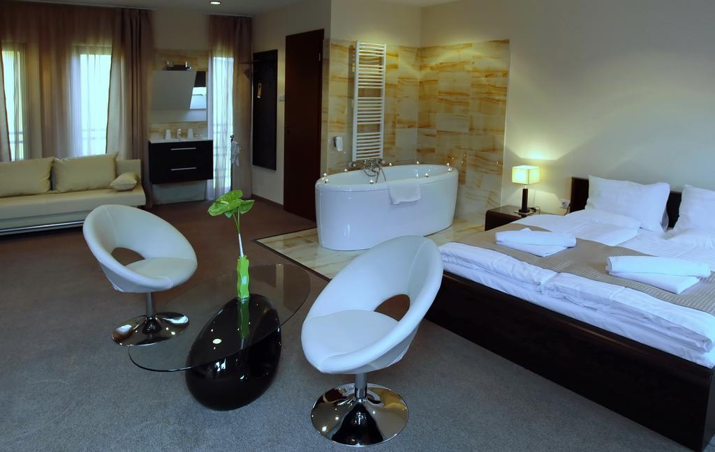 Hotel Brill Oroshaza Phòng bức ảnh