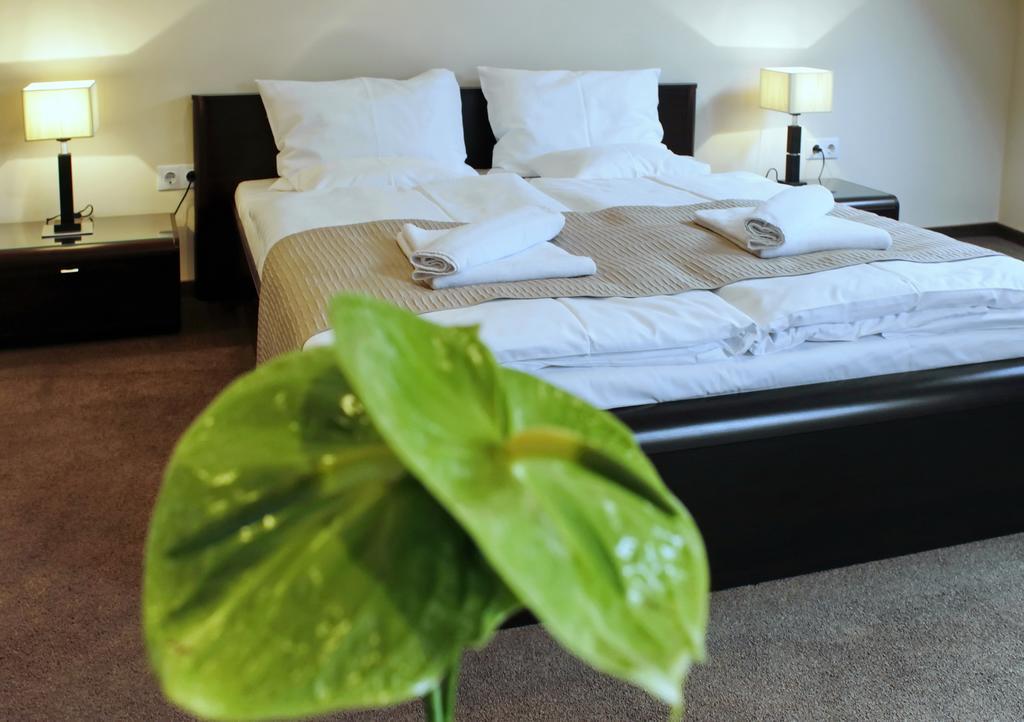 Hotel Brill Oroshaza Ngoại thất bức ảnh