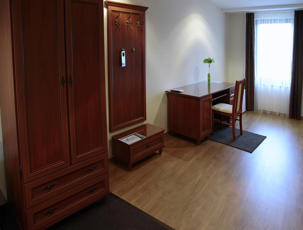 Hotel Brill Oroshaza Phòng bức ảnh