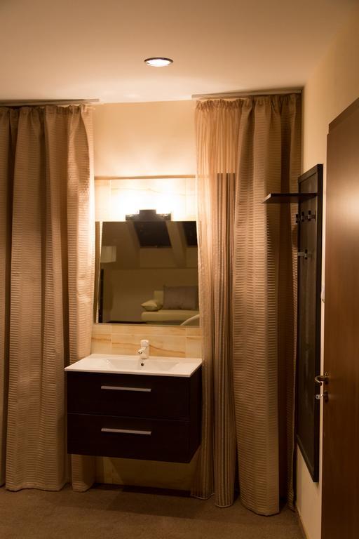 Hotel Brill Oroshaza Ngoại thất bức ảnh